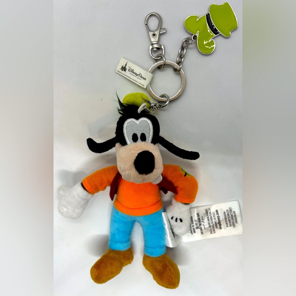 Disney Parks Goofy Plush Keychain/Bag Charm, NWT.